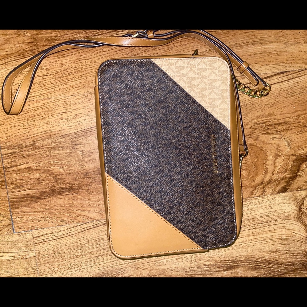 Micheal Kors purse